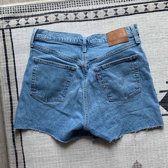 Levi’s 501 Shorts - Picture 2 of 7